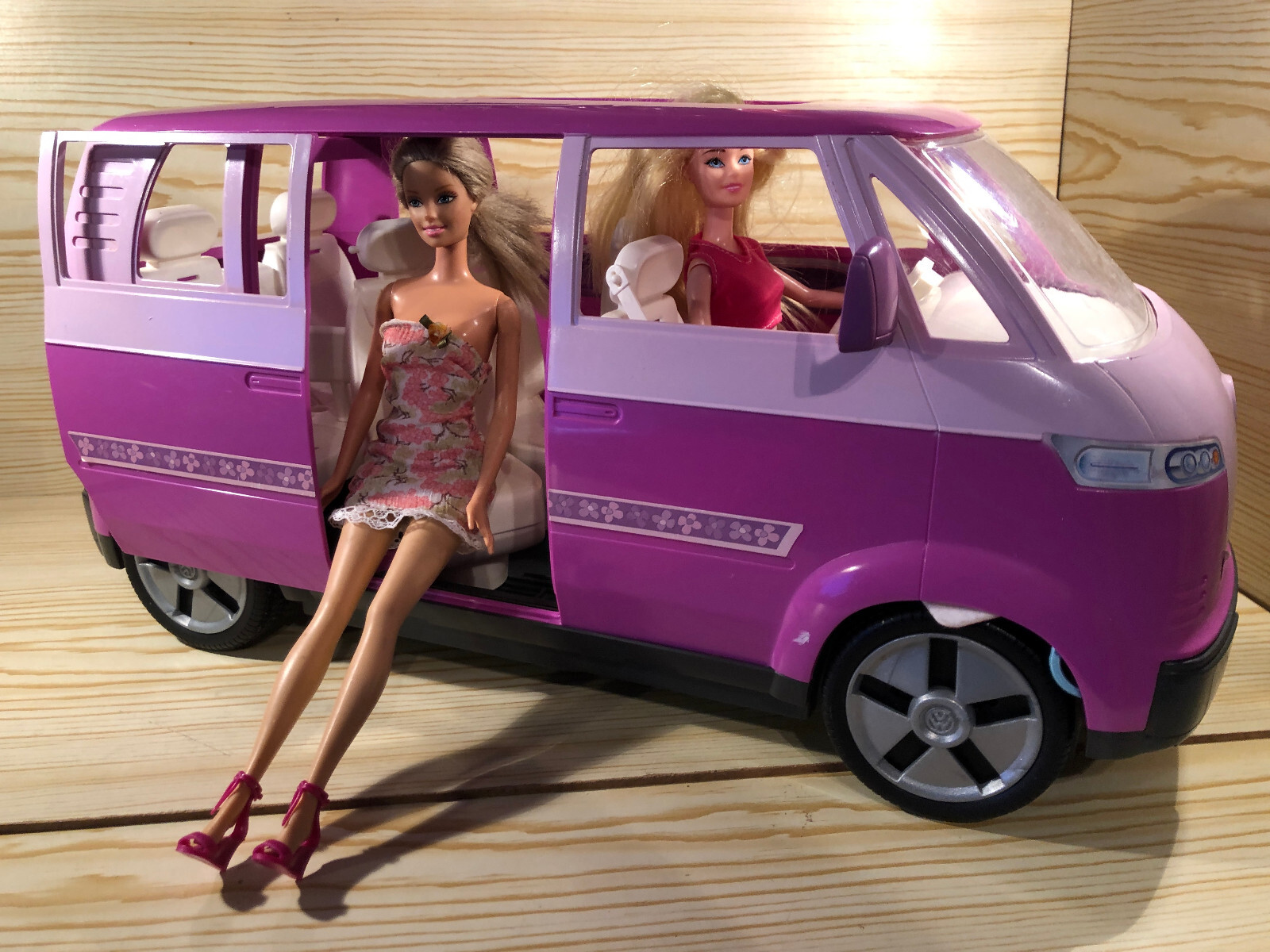 ミニカー Barbie Volkswagen Microbus Amazon.com: Barbie