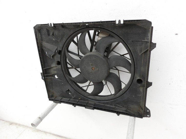 BMW E87 1er 116i 04-07 1,6i 85KW Lüfter Ventilator f. Kühler BMW E87 1er 116i 04-07 28.09.2005 7523258... Vorschau 3