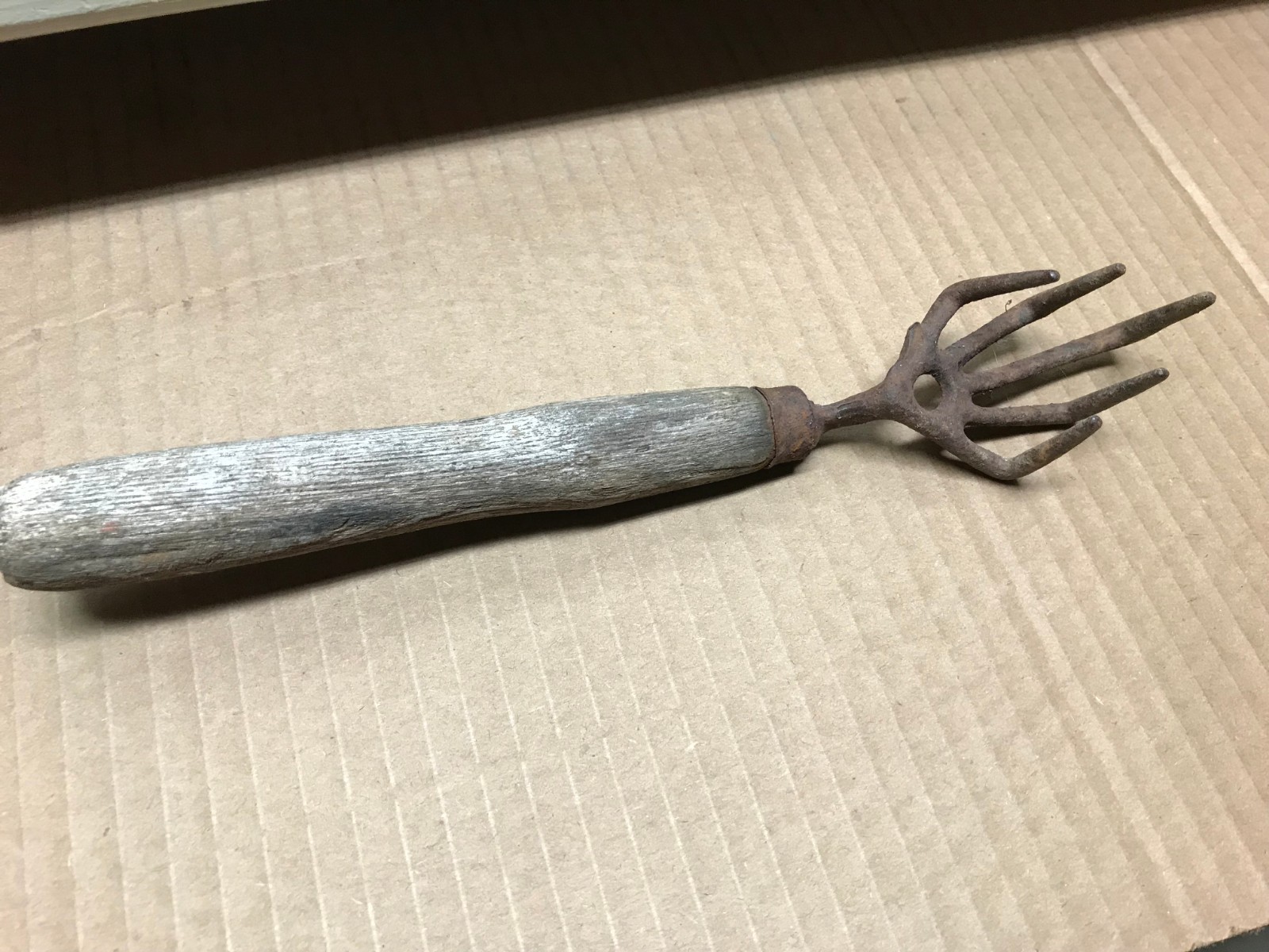 Vintage Cast Iron Garden 5 Tine Hand Cultivator Claw Tool  Wood Handle