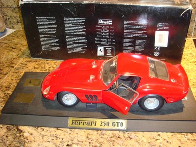 REVELL 1/12 SCALE 1964 FERRARI 250 GTO WITH STAND BOX RARE MODEL 8850