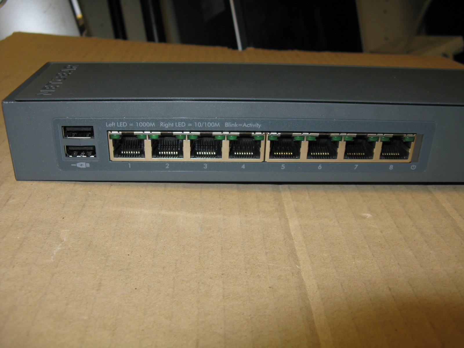 Netgear Prosafe Slick Switch 8 Port Gigabit Ethernet GSS108E 10/100/1000Mbps