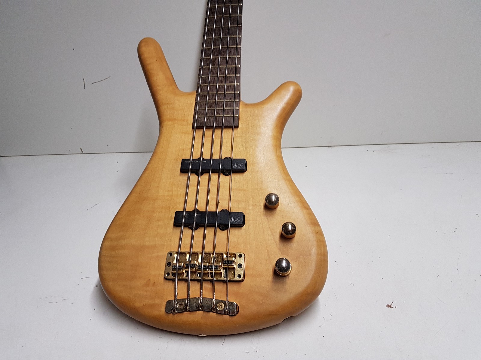 Epiphone korea basses 90th. Make bass. Hammer 12 string bass. Make bass. Jazz bass (fresher personal bass).