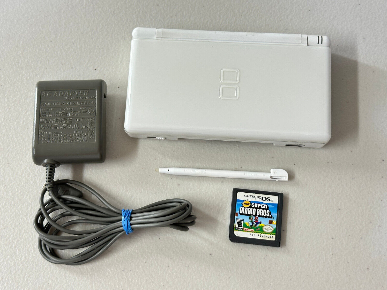 Damaged- Nintendo DS Lite White Handheld System Bundle w Damaged- Nintendo DS Lite White Handheld System Bundle w