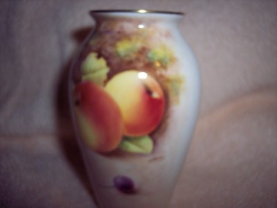 RARE VINTAGE ROYAL WORCESTER VASEOF AMPHORA-FRUIT-SIGNED J. REED-MINT-SHAPE G461