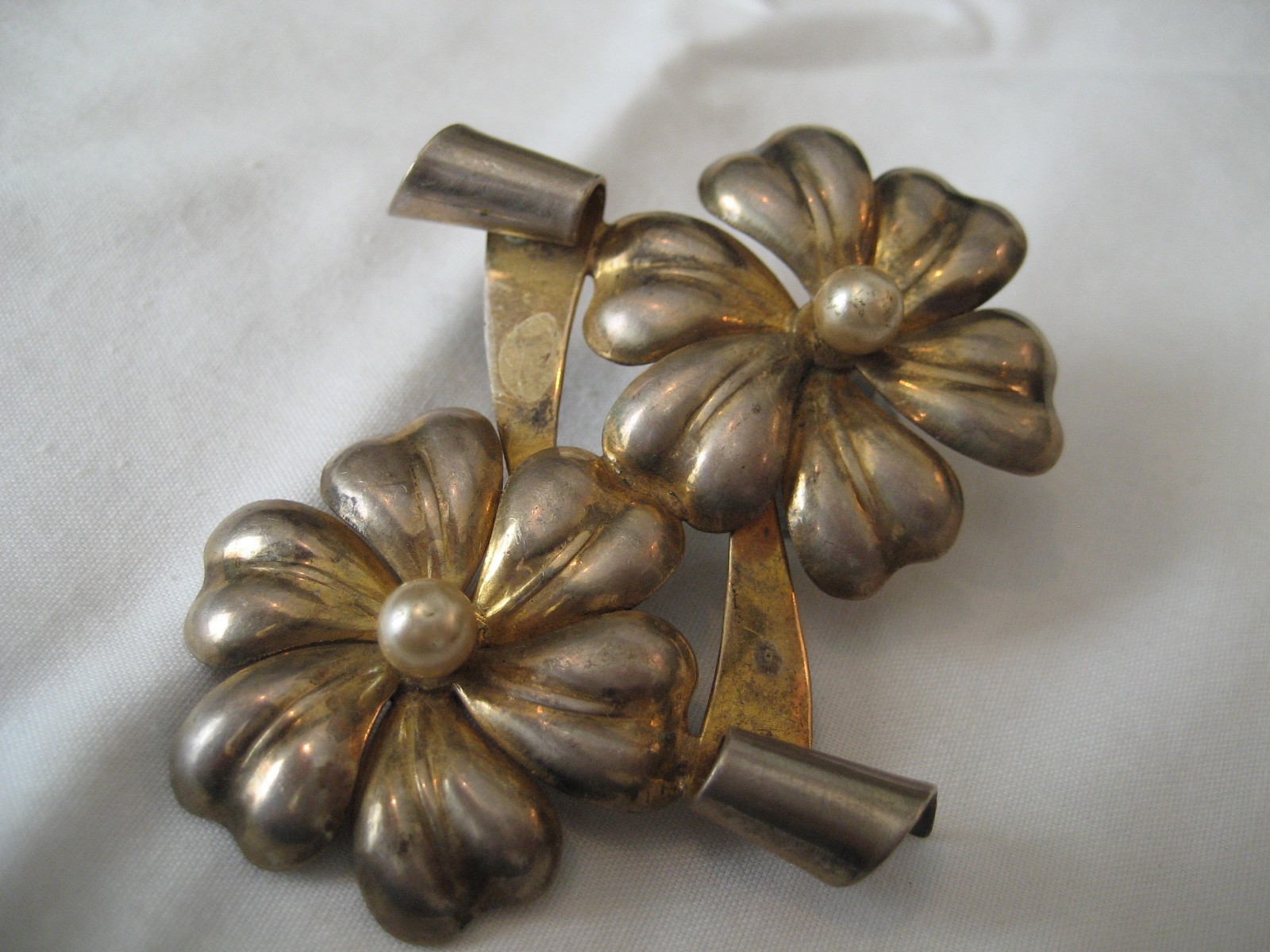 Collectible -- Vintage -- Sterling Silver Flowewr Pin
