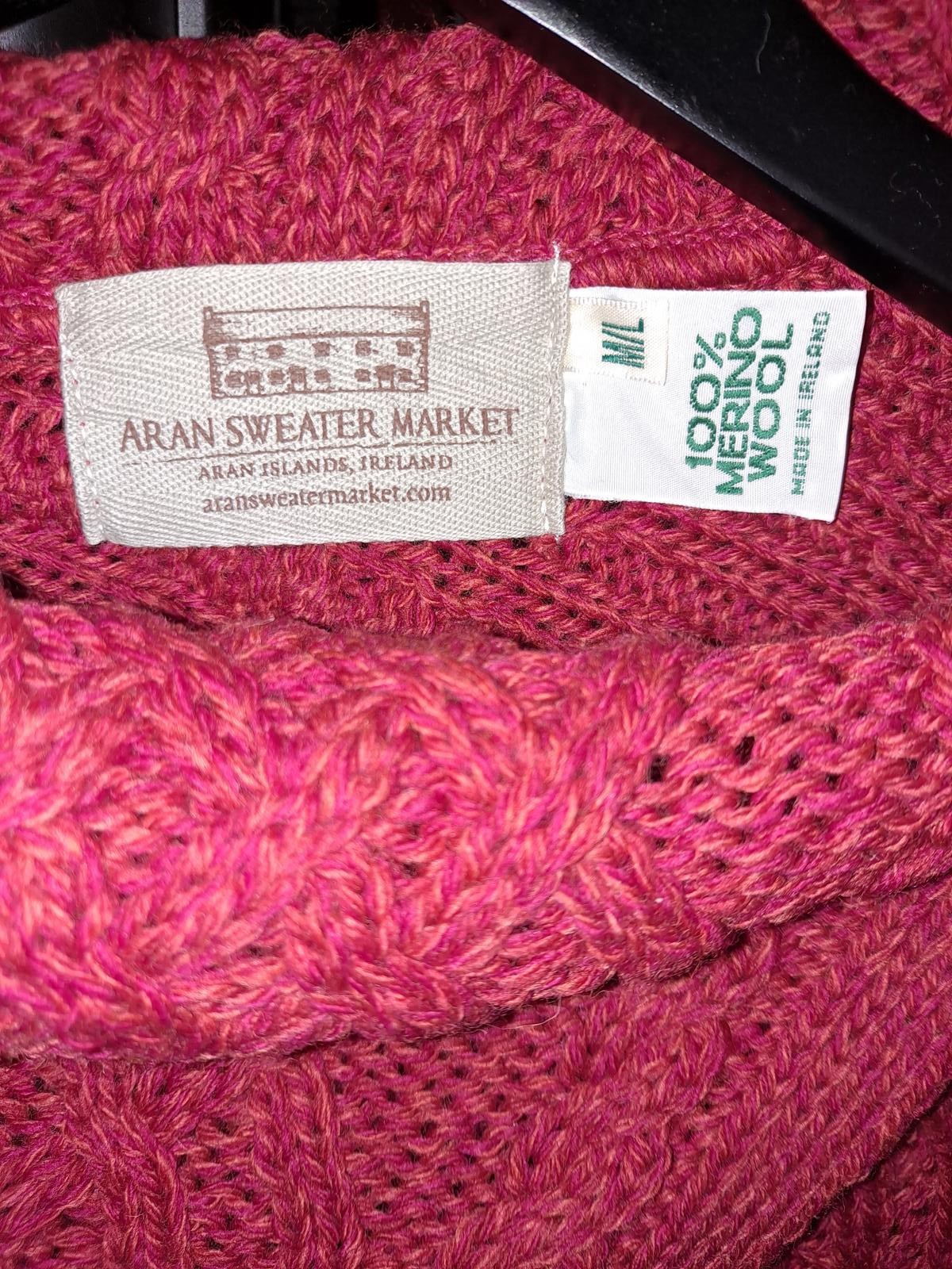 Aran Sweater Market Red Merino Wool Shawl Neck Cable Knit Red Cape Size M/L — photo 8