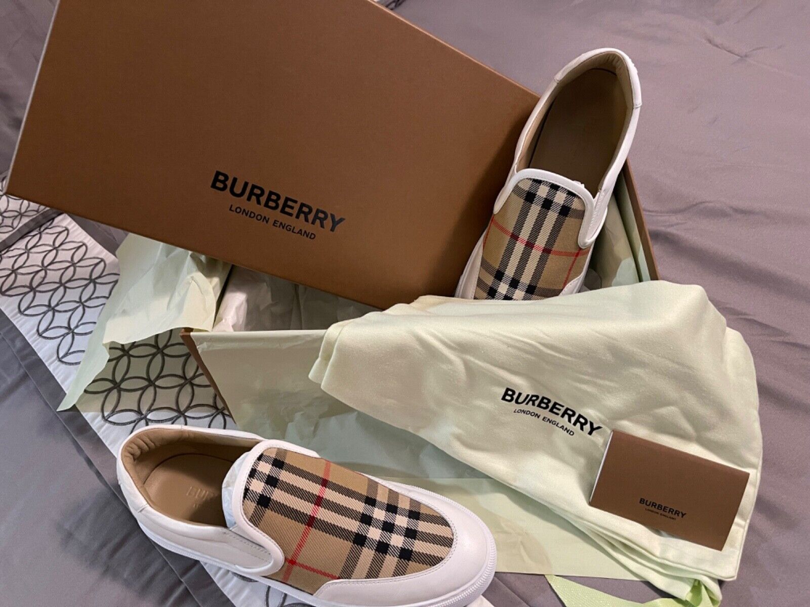 BURBERRY】LOW TOP SNEAKER スウェード レザー グレー - 靴 BURBERRY】LOW TOP SNEAKER スウェード レザー グレー - 靴