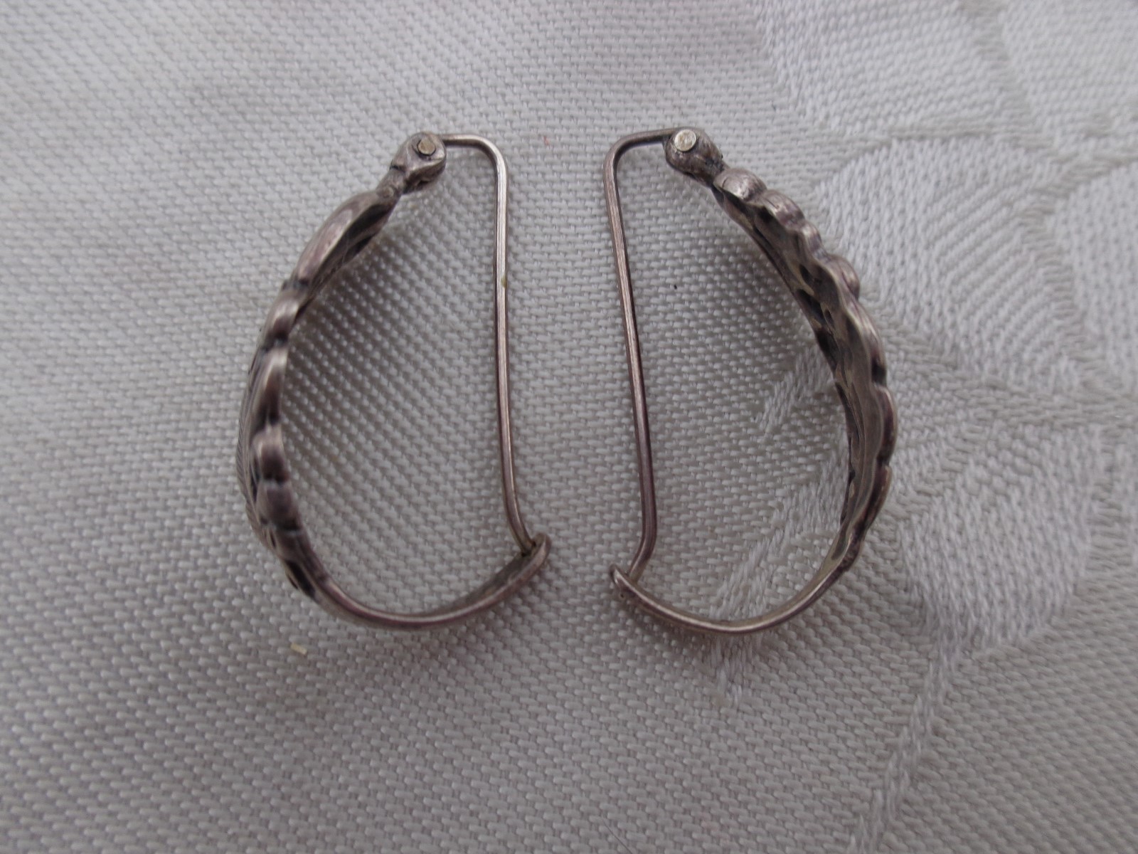 ANTIQUE VICTORIAN STERLING FLORAL REPOUSSE PIERCED WIRE EARRINGS OLD ESTATE