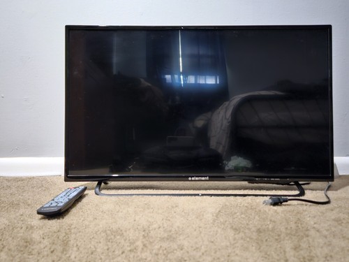 Element 32in TV with STAND AND REMOTE