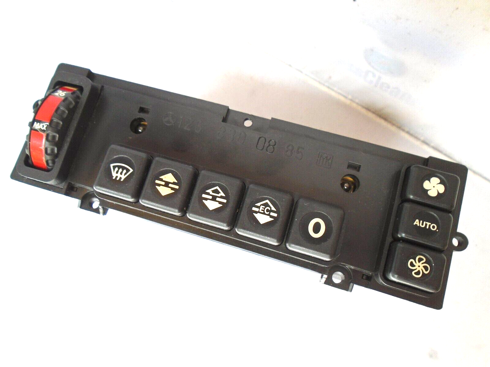 ベンツ W126 エアコンスイッチ 中古 1268300985 ベンツ W126 エアコンスイッチ 中古 1268300985 - メルカリ