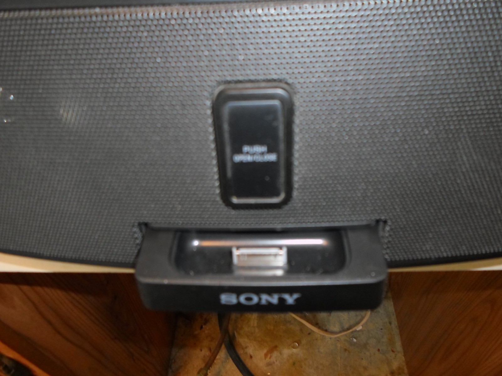 Sony ZS-S2iP Portable CD Boombox AM/FM Radio with Hidden iPod Dock Black EUC