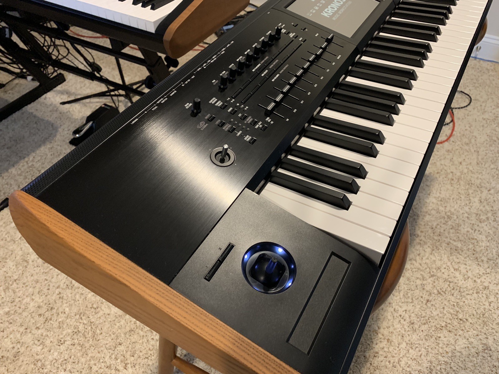 Korg Kronos 2 73-Key Synthesizer Workstation Keyboard - Mint