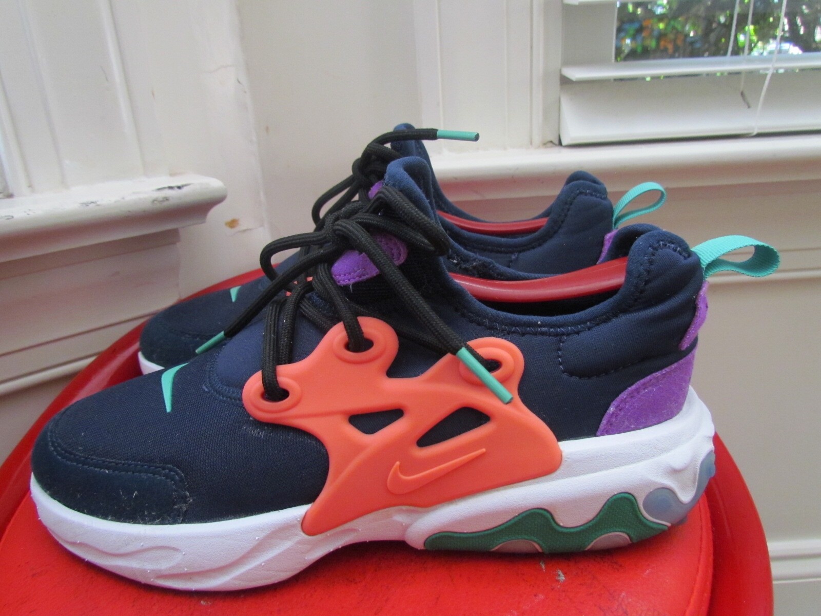 pink and blue nike presto