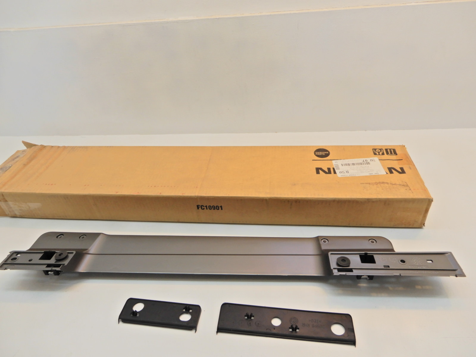 2004-2008 Nissan Armada OEM Roof Side Rail Assembly 73154-7S000