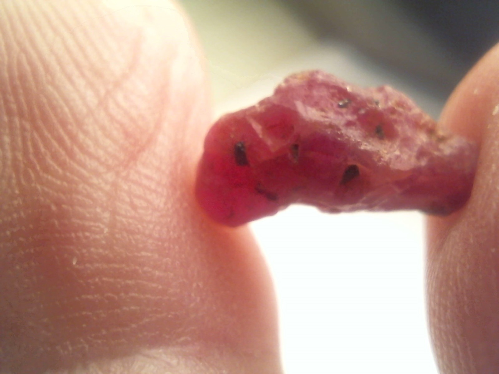 4.20CT . RED ROUGH DIAMOND - RARE  13X7X6MM.. TRANSPARENT  NO TREATMENT.