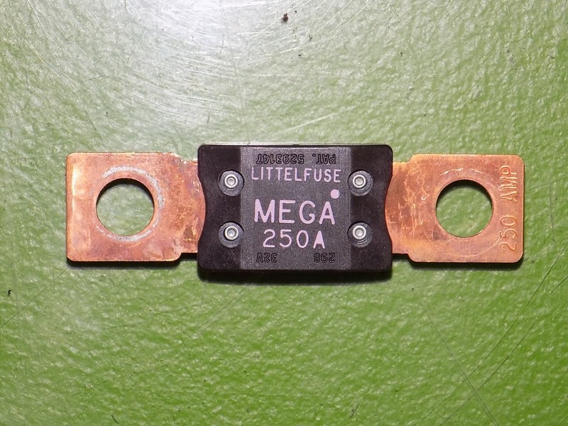 00-05 BMW 325i OEM 250A amp littelfuse MEGA fuse
