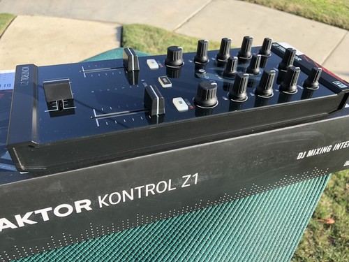 TRAKTOR KONTROL Z1 MIDI CONTROLLER NATIVE INSTRUMENTS AUDIO MIXER NMINT IN BOX