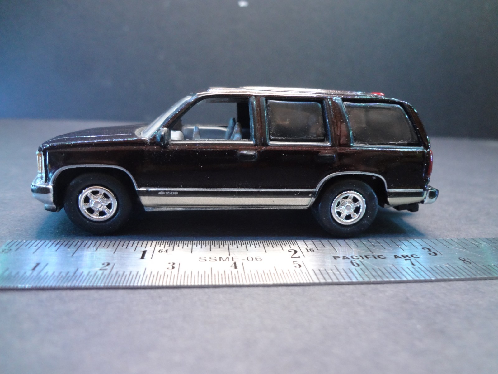 ミニカー Jonny Lightning 1/64 1997 Chevy Tahoe Johnny Lightning 1:64 - 2 Pack - 1997 Chevrolet Tahoe & Jeep