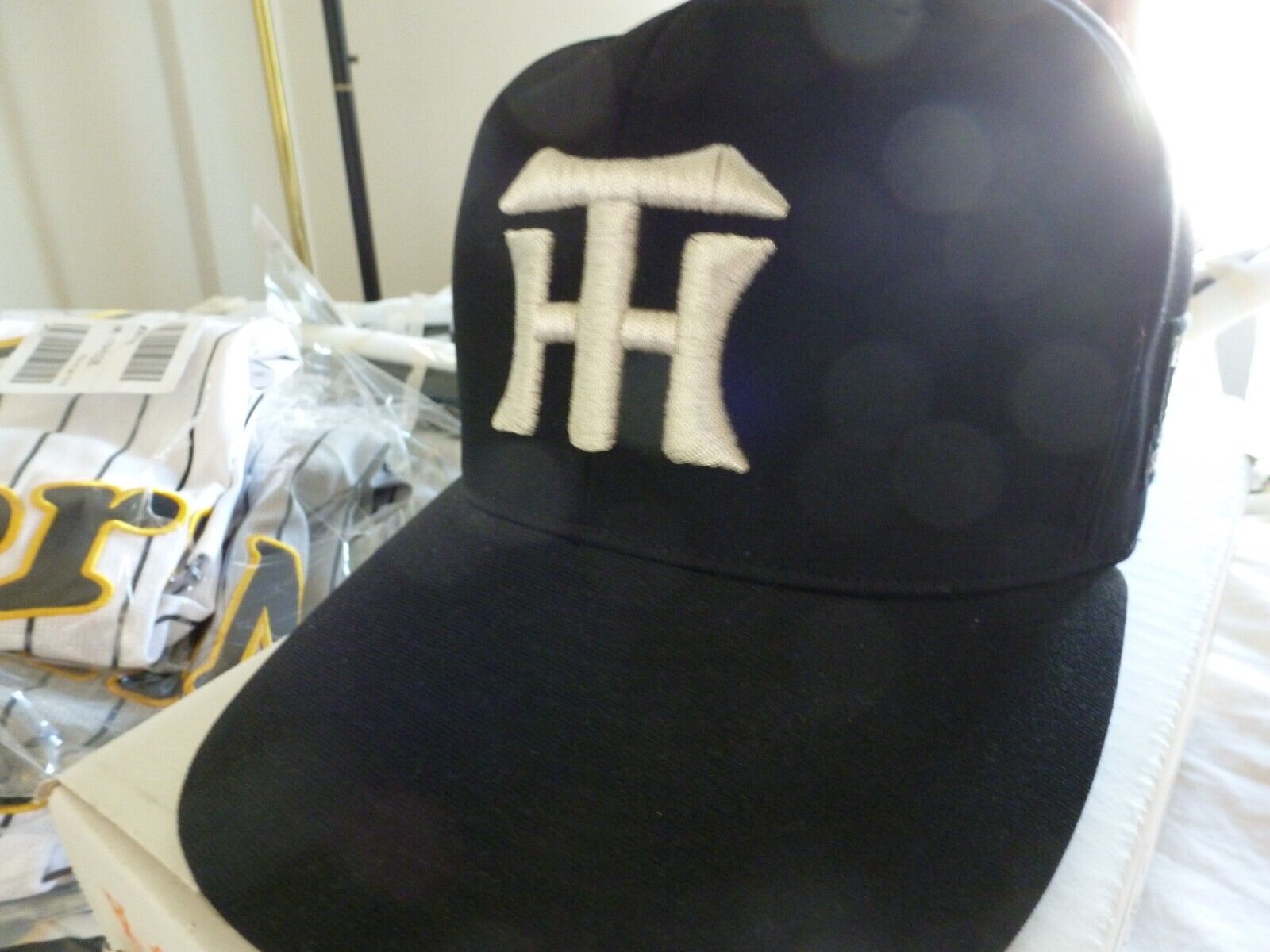 NEW Japan OSAKA HANSHIN TIGERS Baseball Cap Hat Black/Silver NEW Japan OSAKA HANSHIN TIGERS Baseball Cap Hat Black/Silver