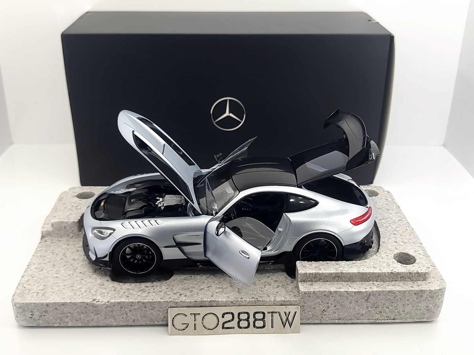 1/18 Mercedes-Benz AMG GT ブラックシリーズ 1/18 Mercedes AMG GT Black Series 2021 Model by Norev