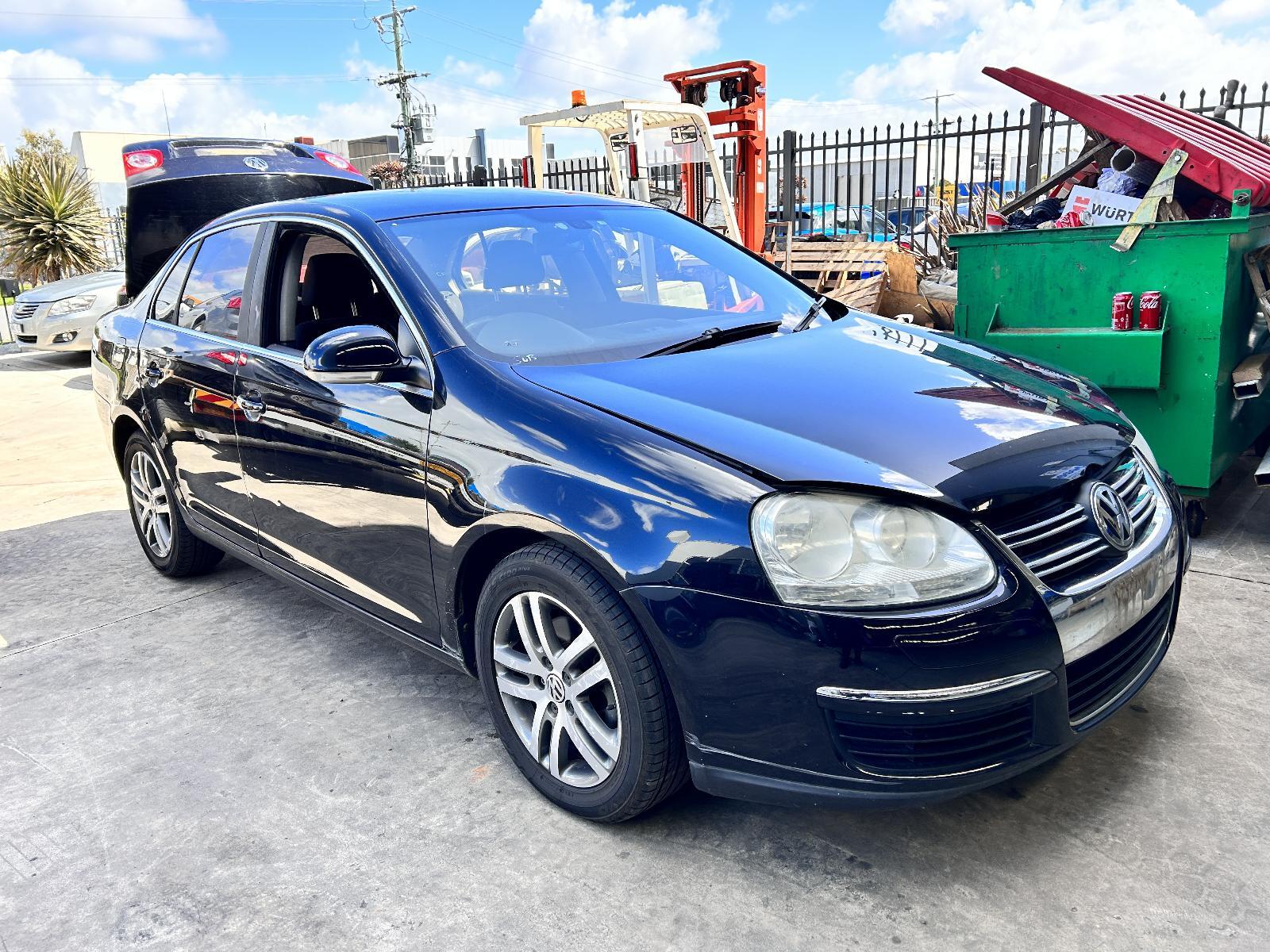 2009 Jetta VW LOCK MECHANISM BOOTLID LOCK 1KM 02/06-07/11 P/N 4F5827505D image 7