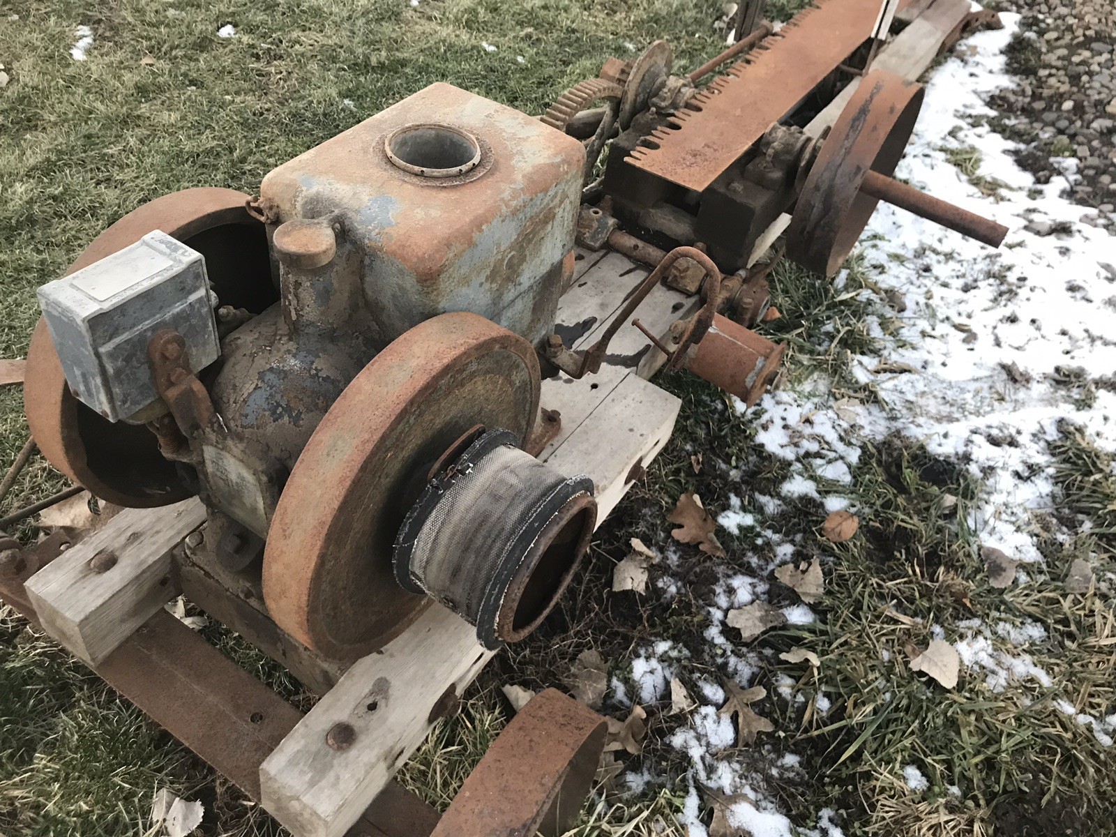 Cushman Cub engine Sears Roebuck Log saw ottawa complete,needs some work