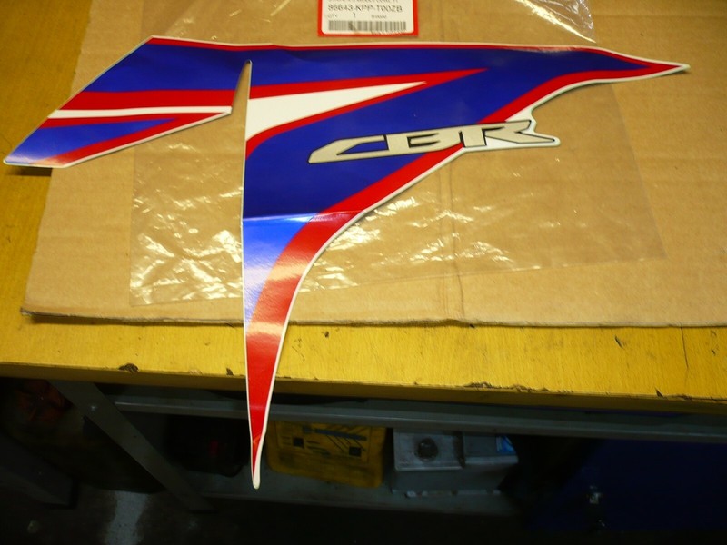 Autocollant Flanc Avant Droit T1 Honda 86643-Kpp-T00zb Cbr 125 Rw B 2011