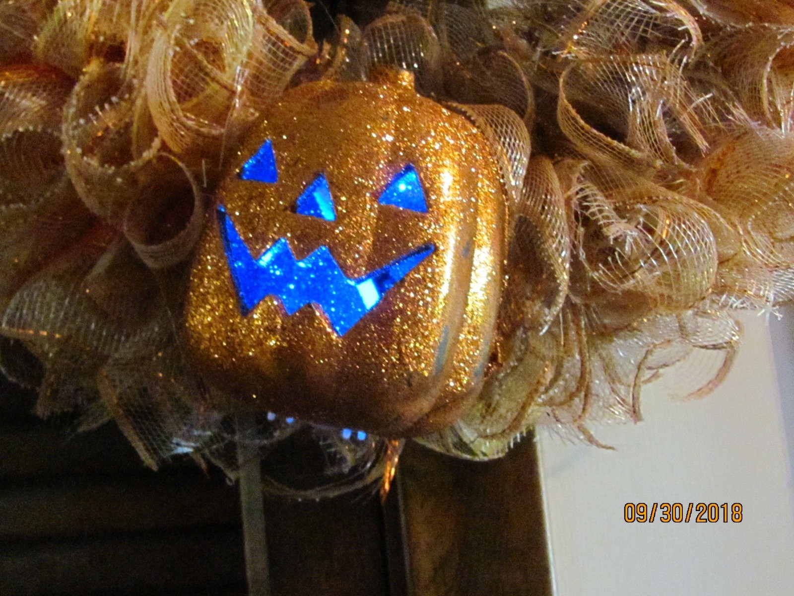 BEAUTIFUL LIGHT UP PUMPKIN WREATH