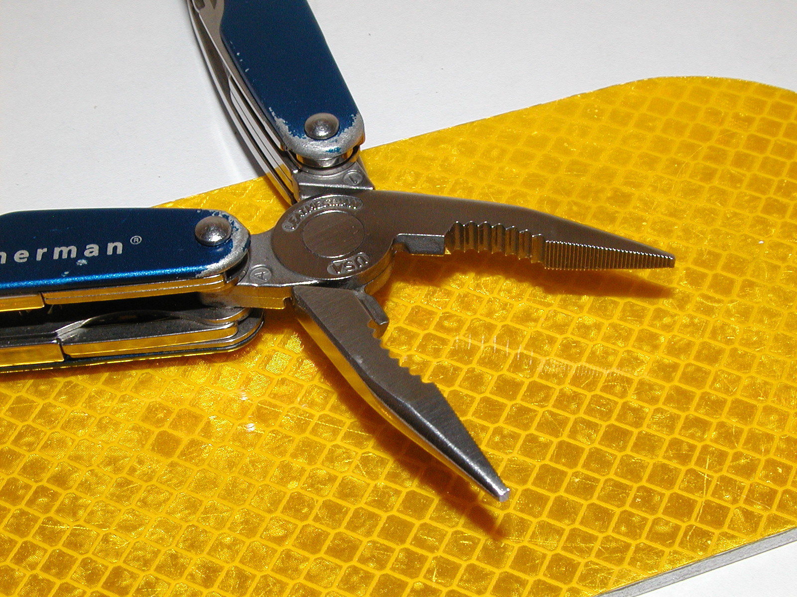 USA MADE BLUE LEATHERMAN JUICE CS4 MULTI-TOOL WITH SHEATH VERY CLOSE TO NEW