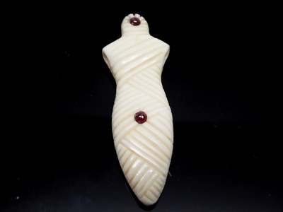 Egyptian Mummy Goddess Garnet Gemstone Bubalus Bubalis Bone Pendant Necklace