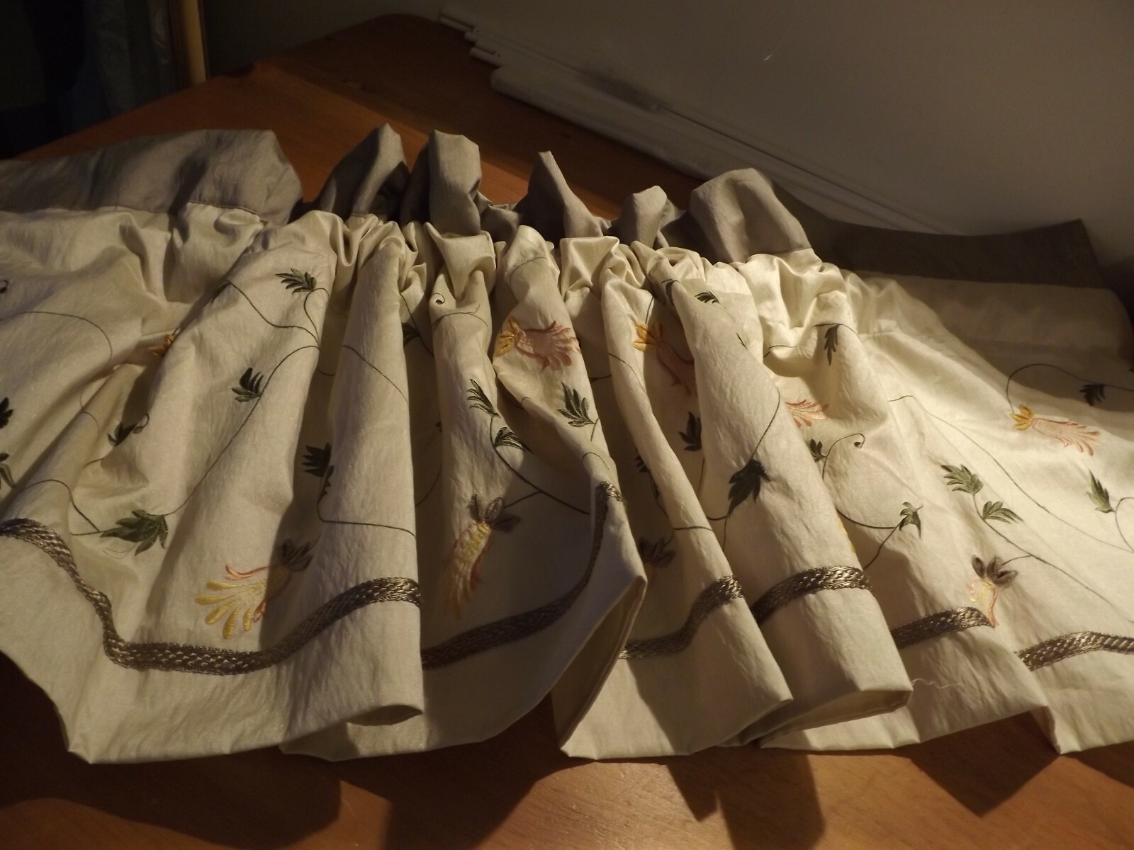 JC PENNEY lined VALANCE FLORAL EMBROIDERY 82Wx19.5