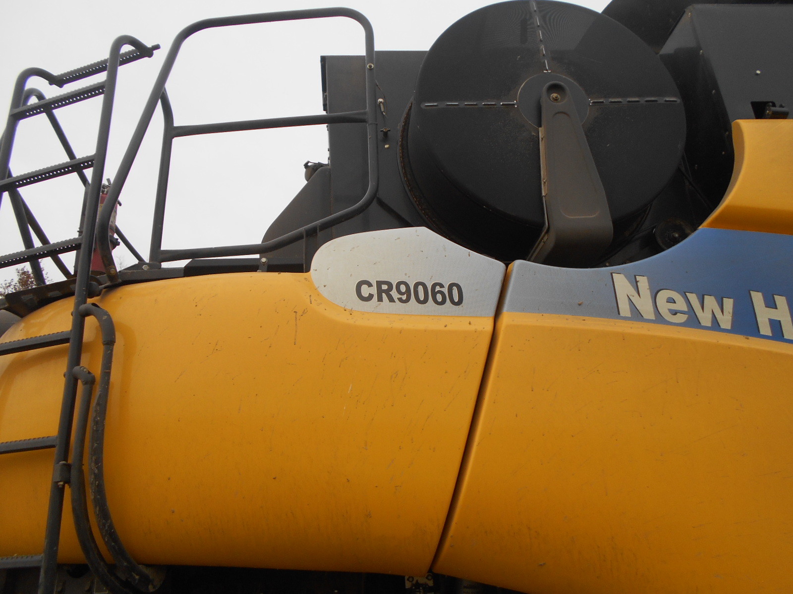 NEW HOLLAND CR9060 COMBINE // DELUXE CAB // 1152  SEPARATOR HOURS