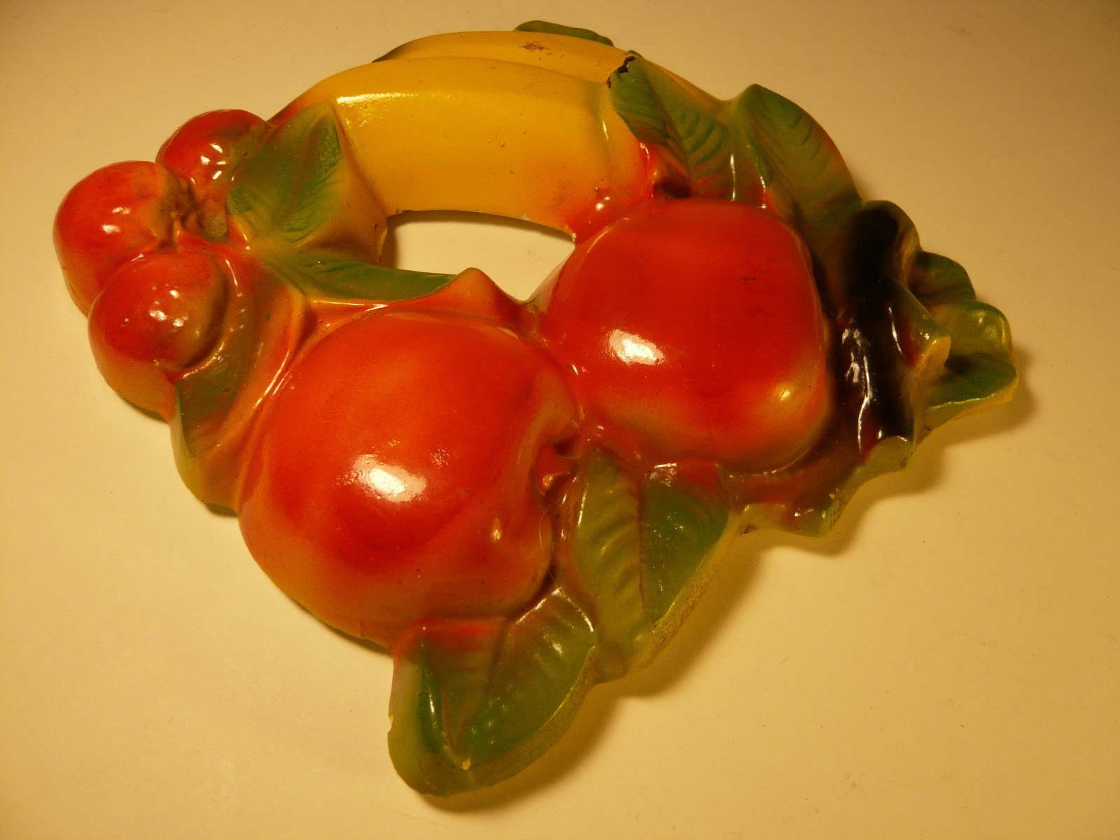 FIFTIES CHALK ART FRUIT WALL HANGING PLAQUE RED APPLE  & CHERRY YELLOW BANANA