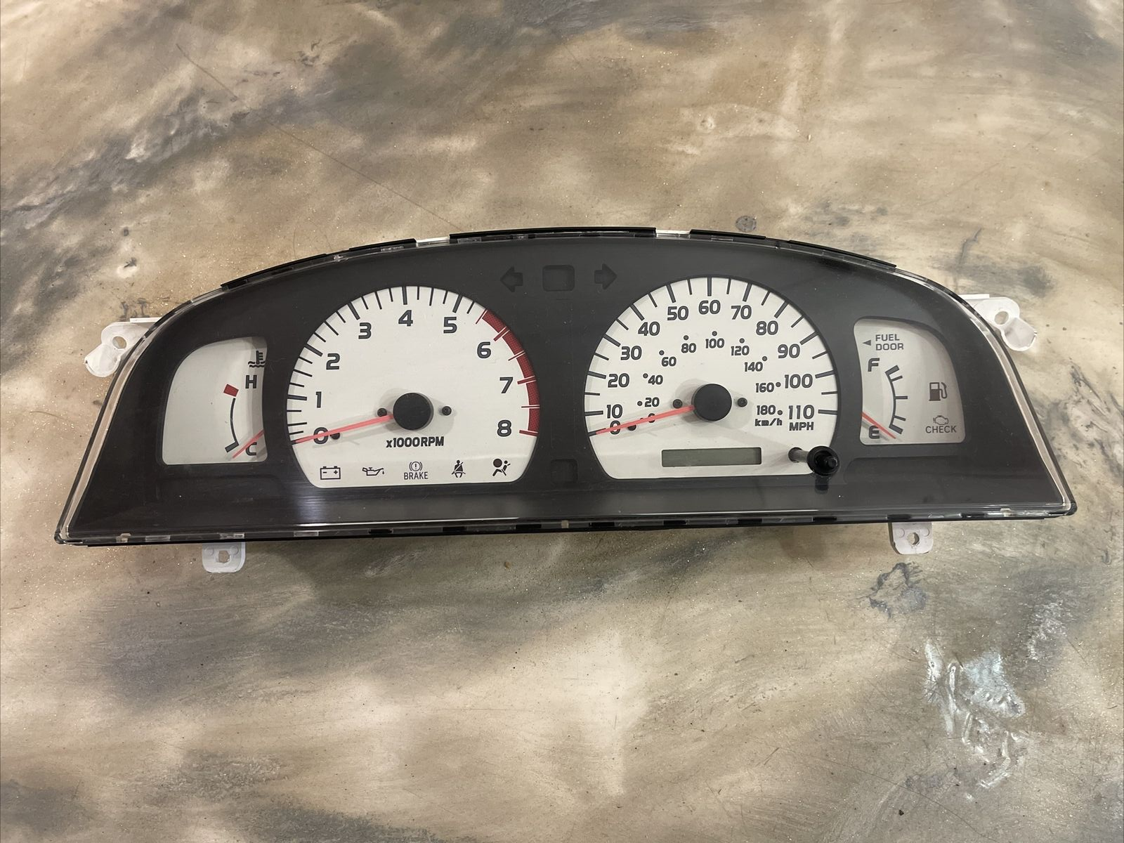 2001-2004 Toyota Tacoma 3.4L A/T RWD Speedometer Gauge 2001-2004 Toyota Tacoma 3.4L A/T RWD Speedometer Gauge