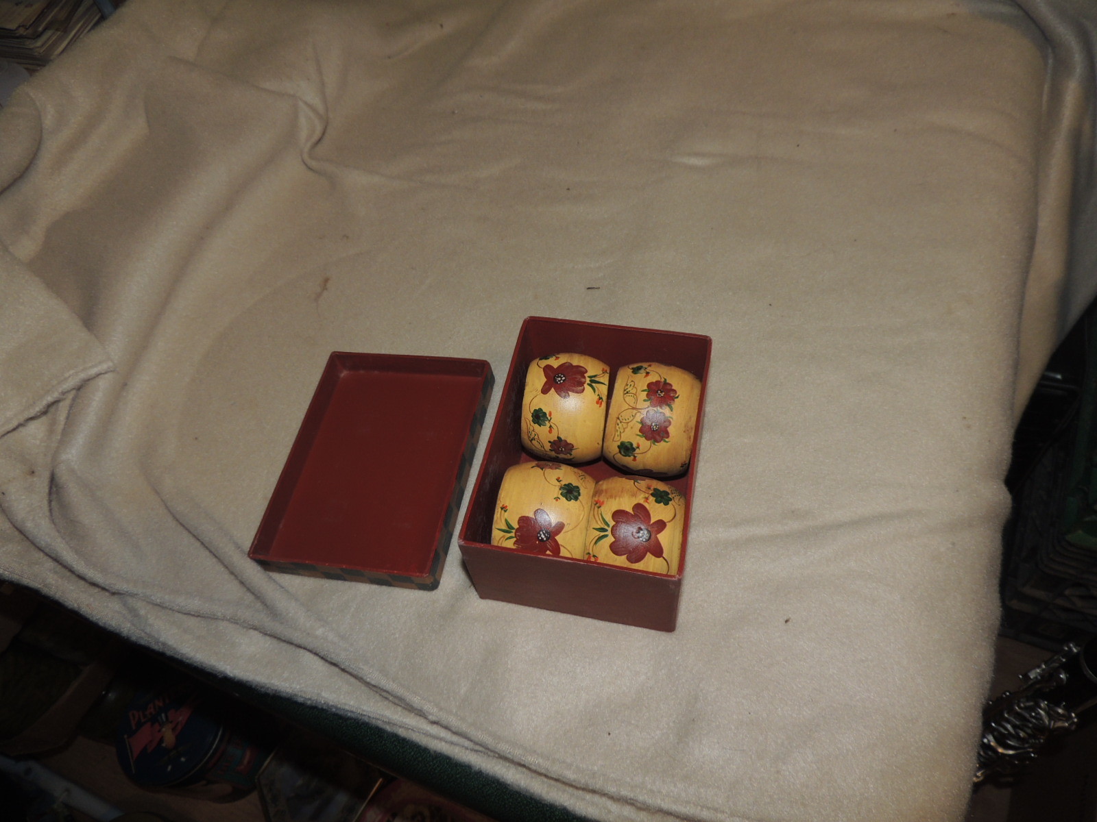 Saparna Napkin Rings Box Set of 4 Hand Painted Folk Art Style FLOWERS NWOT