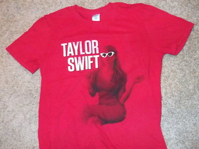TAYLOR SWIFT 'Red' rare 2012 US tour t-shirt Adult Small