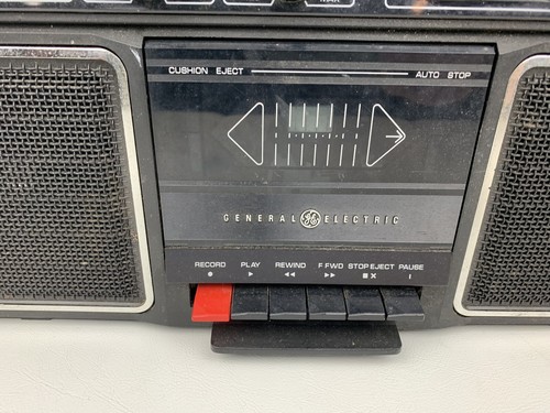 GENERAL ELECTRIC Vintage Cassette AM FM Radio Player Model 3-5452A Boombox GE