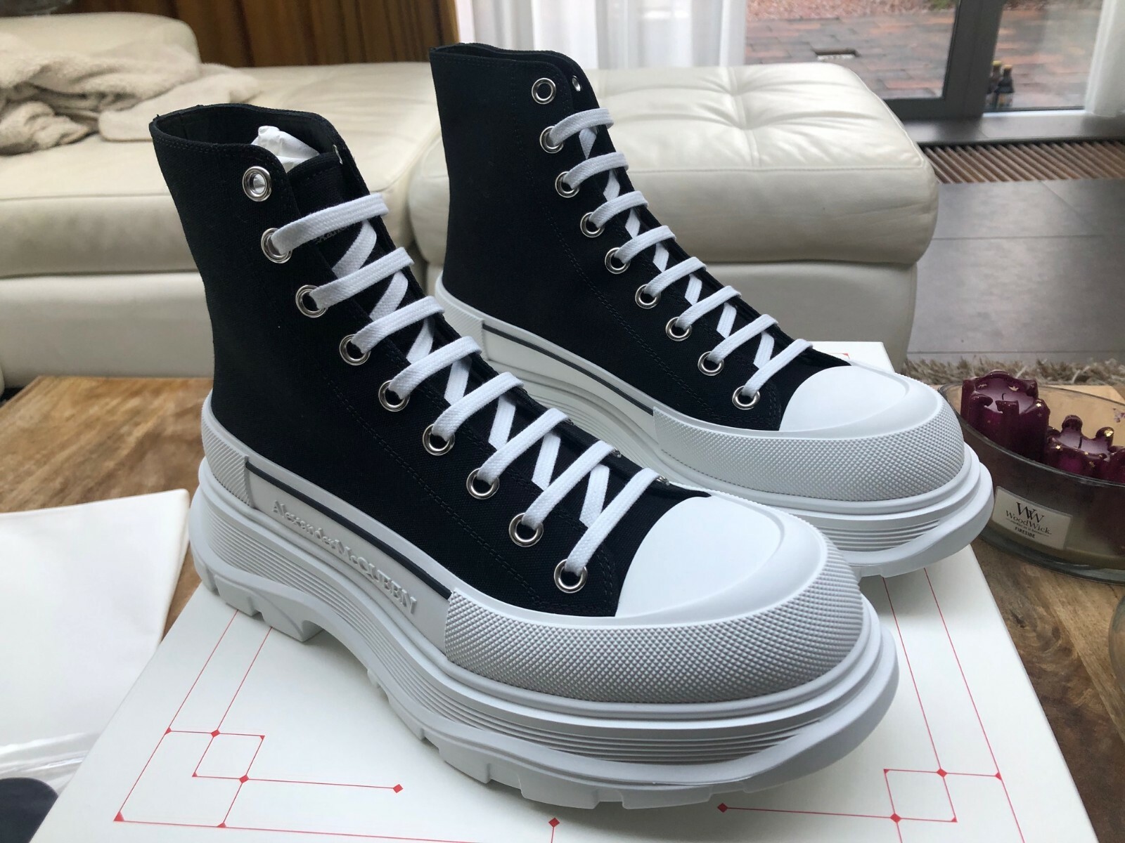 【Alexander McQueen】 Tread Slick Sneakers 関税/送料込 Alexander McQueen Tread Slick low-top Sneakers | Black