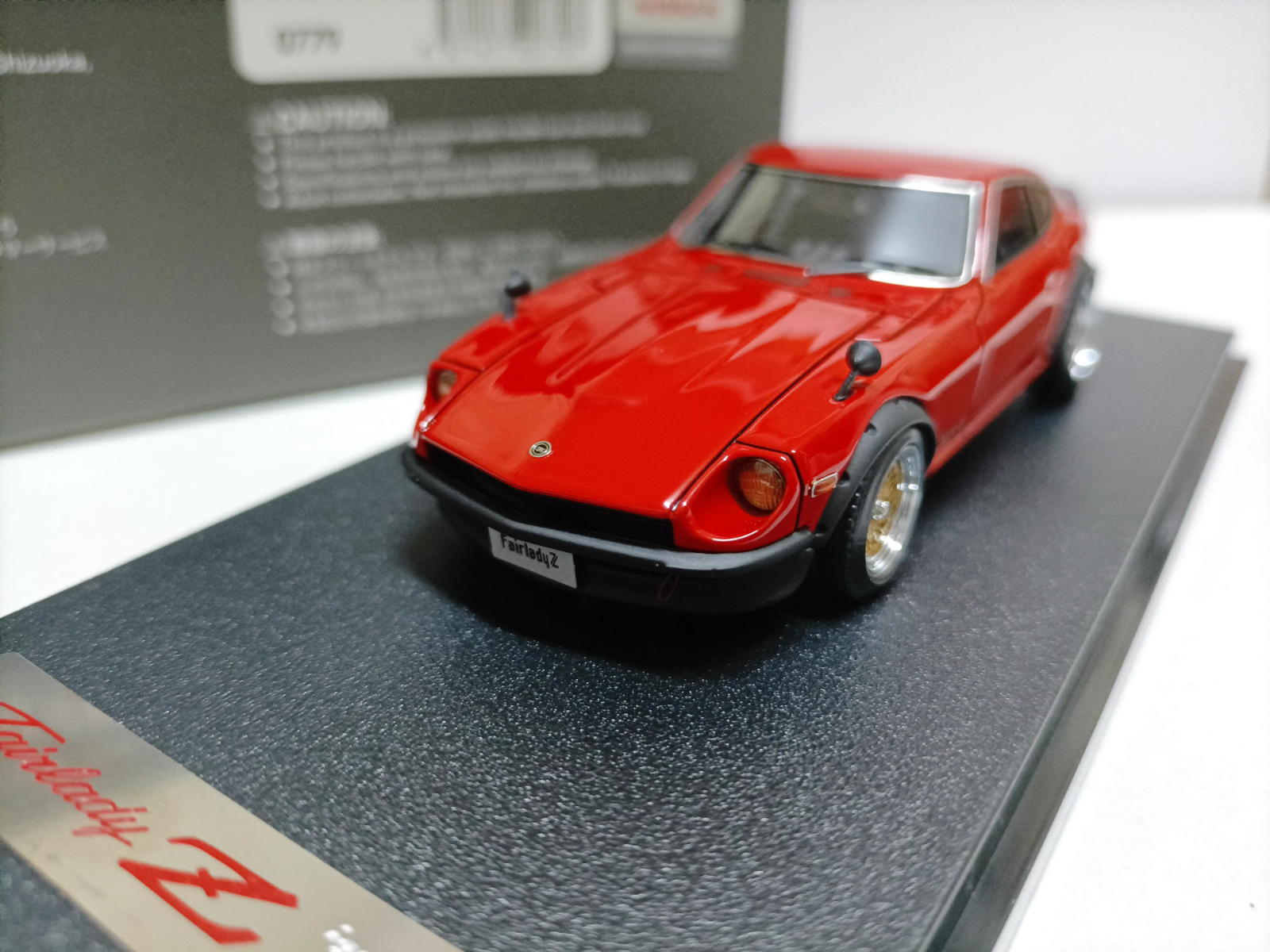 ハ*ク様 1/18 Nissan Fairlady Z (S30) Red IG IG0164 1/43 Nissan Fairlady Z-G (HS30) Maroon | LINE UP