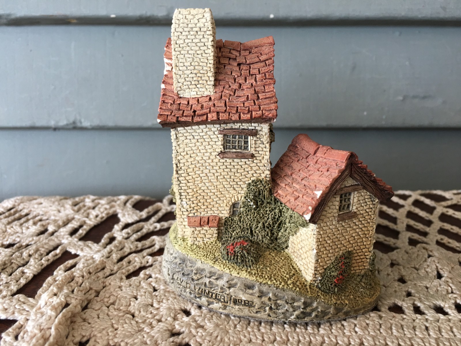 Vintage 1982 John Hine Ltd. Hand Made Ivy Cottage David Winter Christmas Village