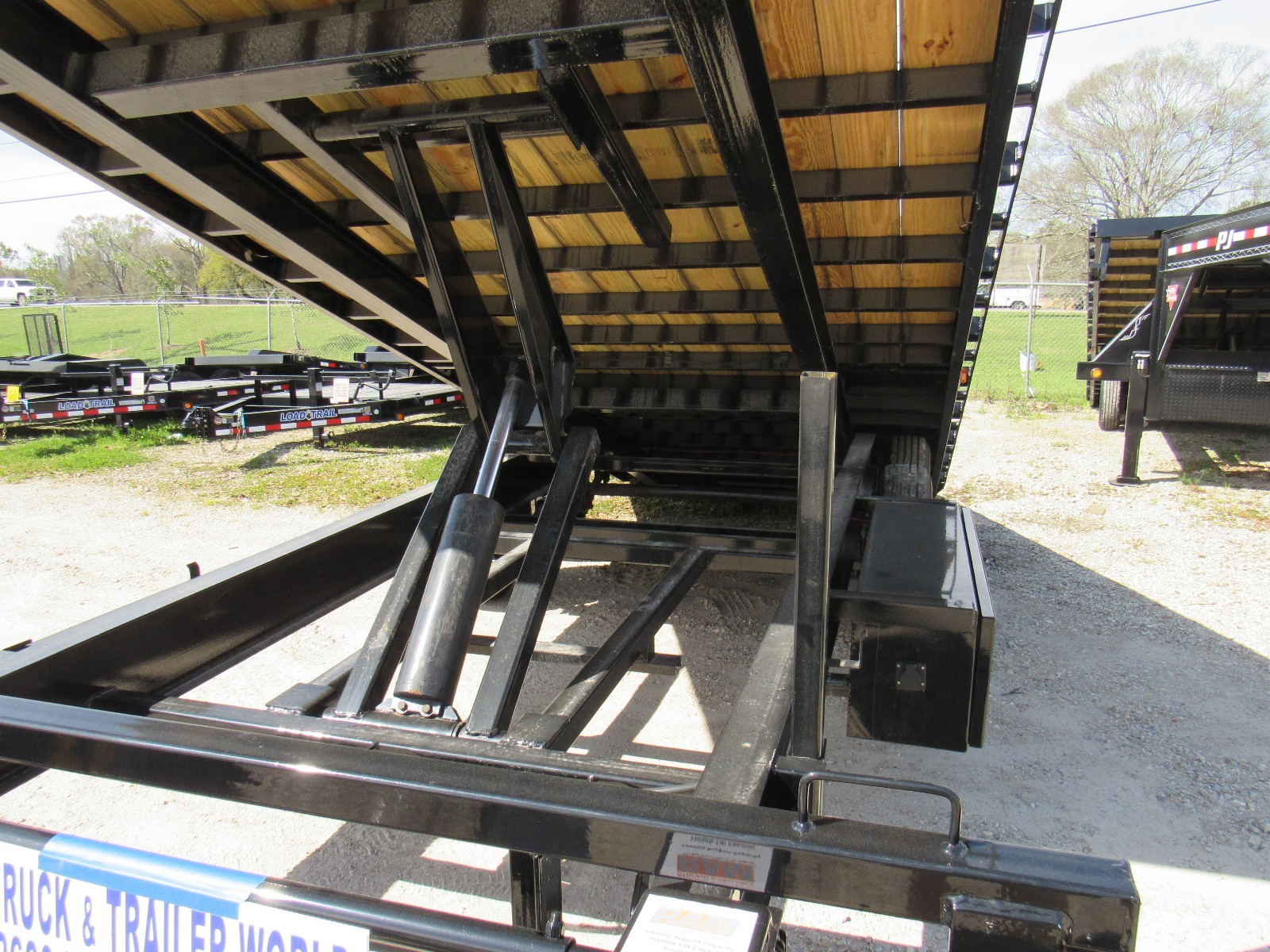24' TILT--DECKOVER-TRAILER--LOAD TRAIL--BRAND NEW--POWER UP--POWER DOWN--2/7000