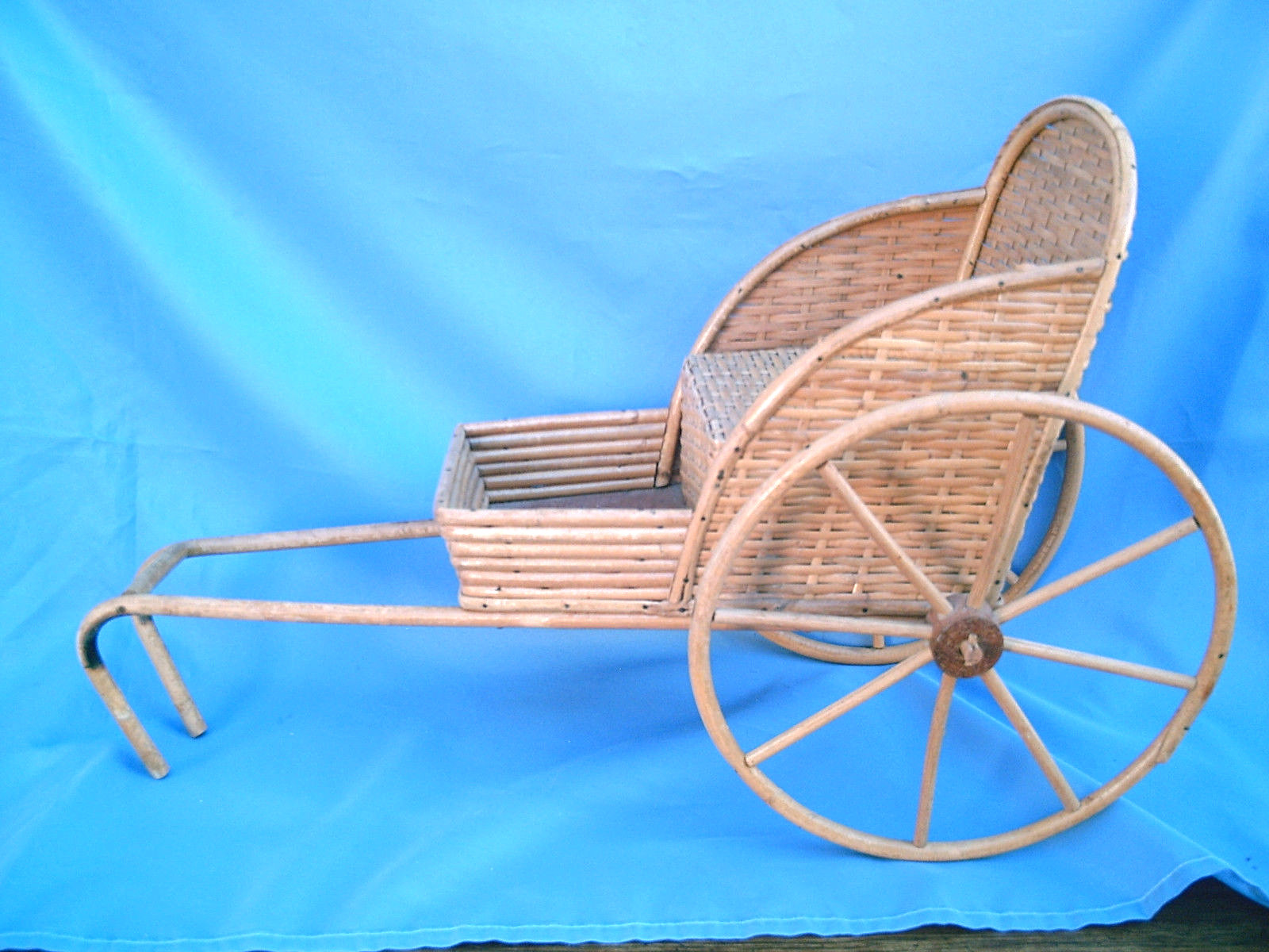 VINTAGE Hand-Crafted Wicker Wood Reed Collectible Rickshaw Doll Buggie 17