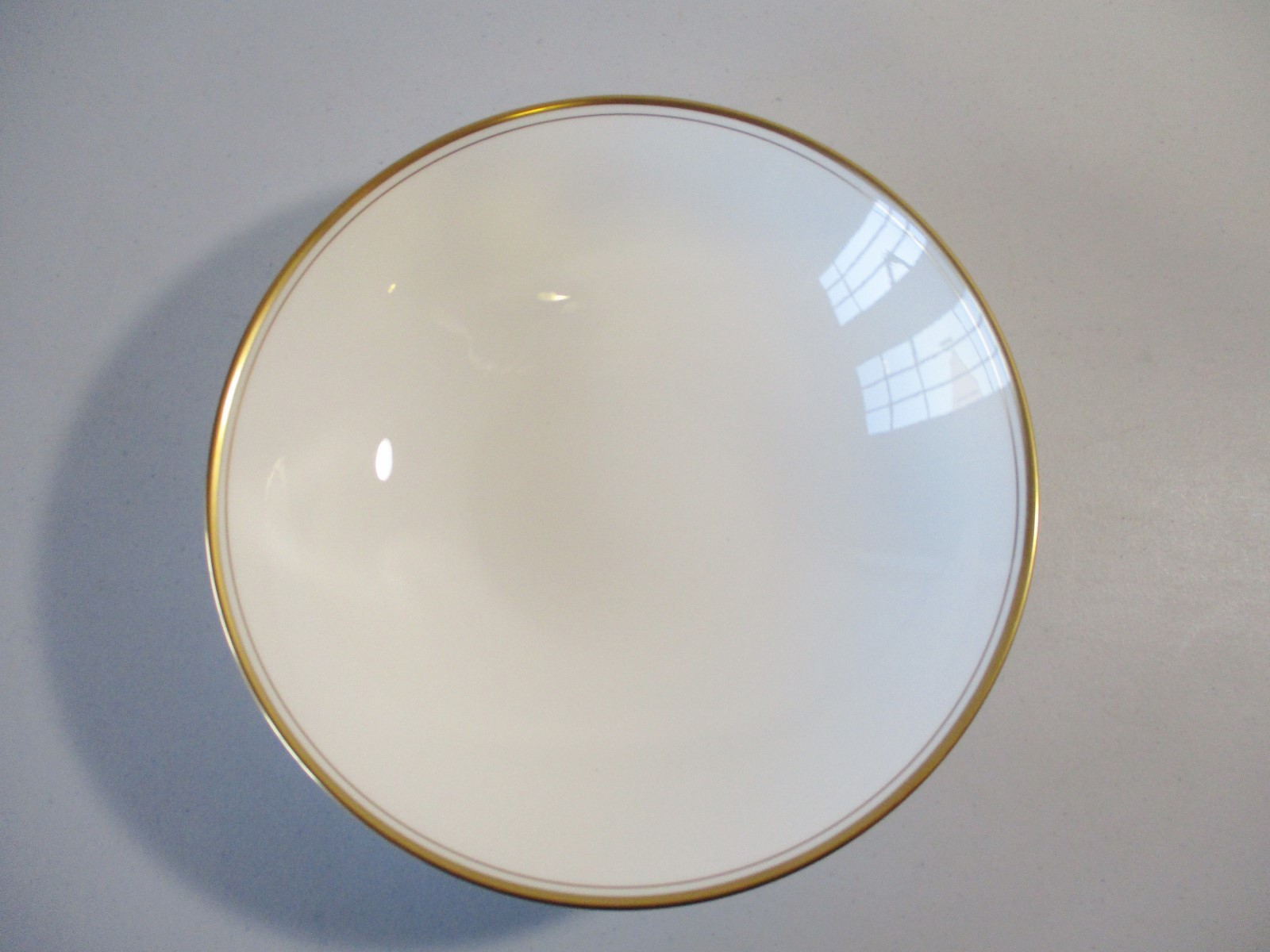 Mikasa Vassar 108 Round Serving Bowl 8 3/8