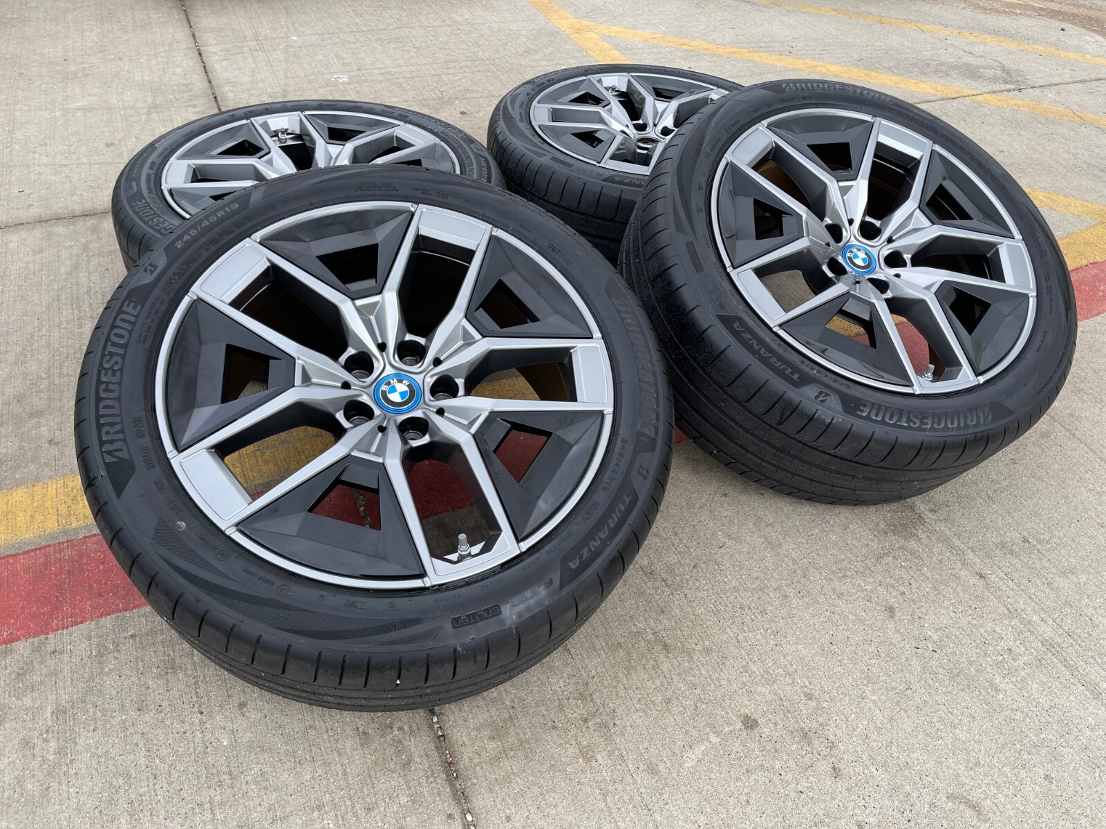 BMW 635CSIミニカー タイヤPirelli ロゴ付き BMW 635CSIミニカー タイヤPirelli ロゴ付き WEBストア BMW