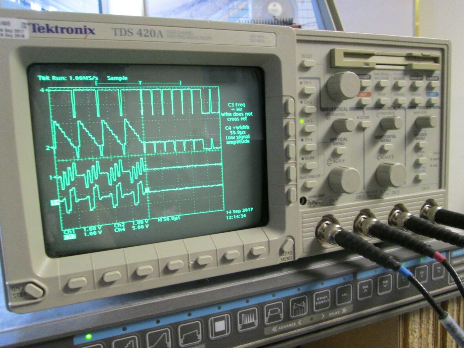 Tektronix TDS420A Oscilloscope TESTED different Tektronix TDS420A Oscilloscope TESTED different
