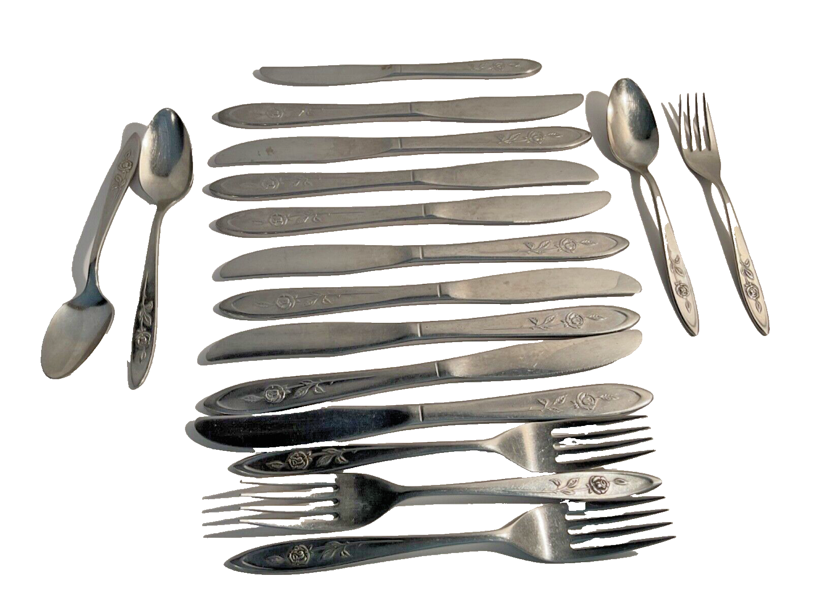 17 Pc Set In The “my Rose” Pattern