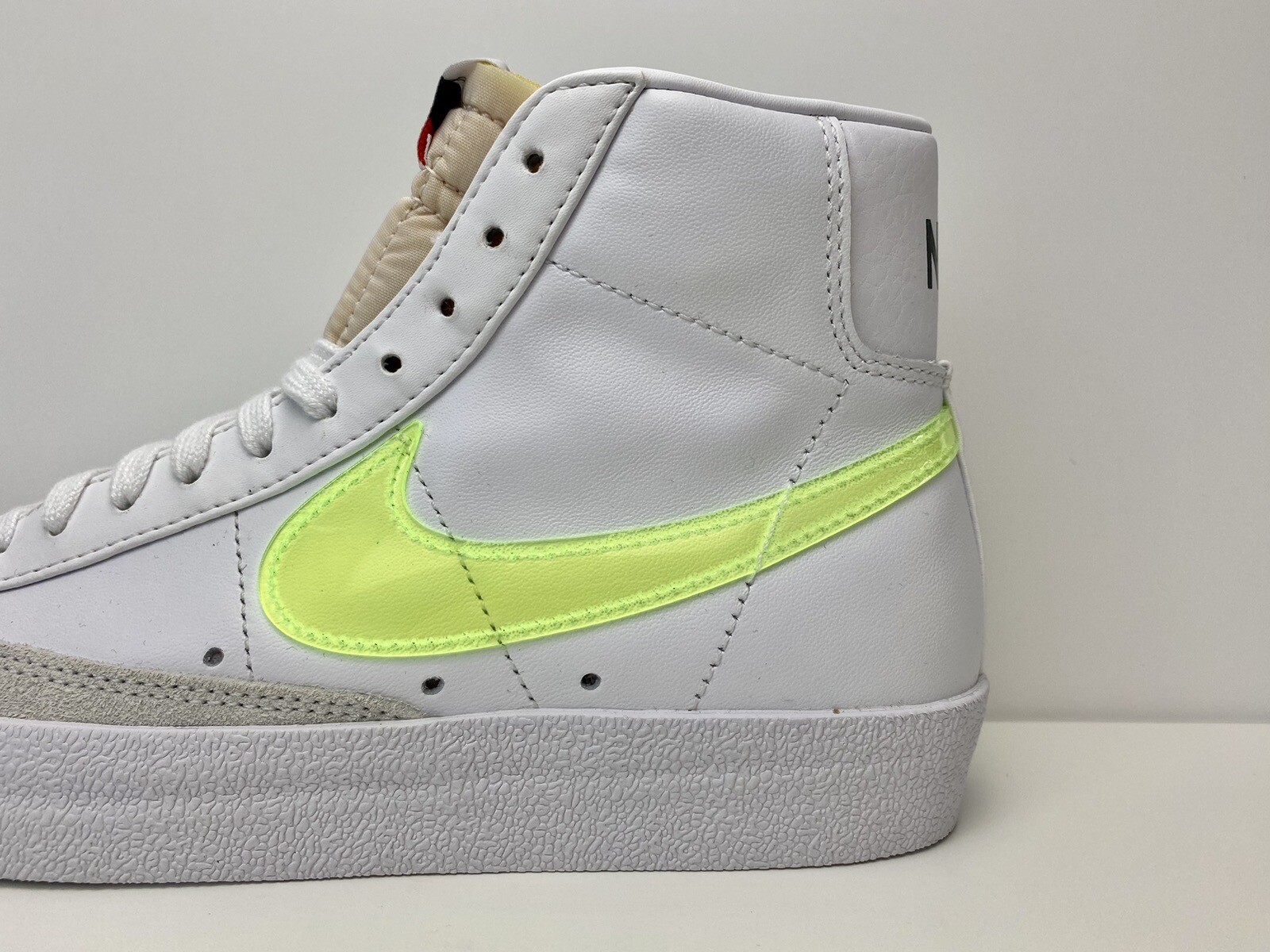 nike blazer mid 77 trainers in white and fluro green