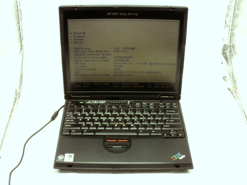 IBM ThinkPad T23 Type2647 (ほぼ新品) IBM ThinkPad T23 Type2647 (ほぼ新品)