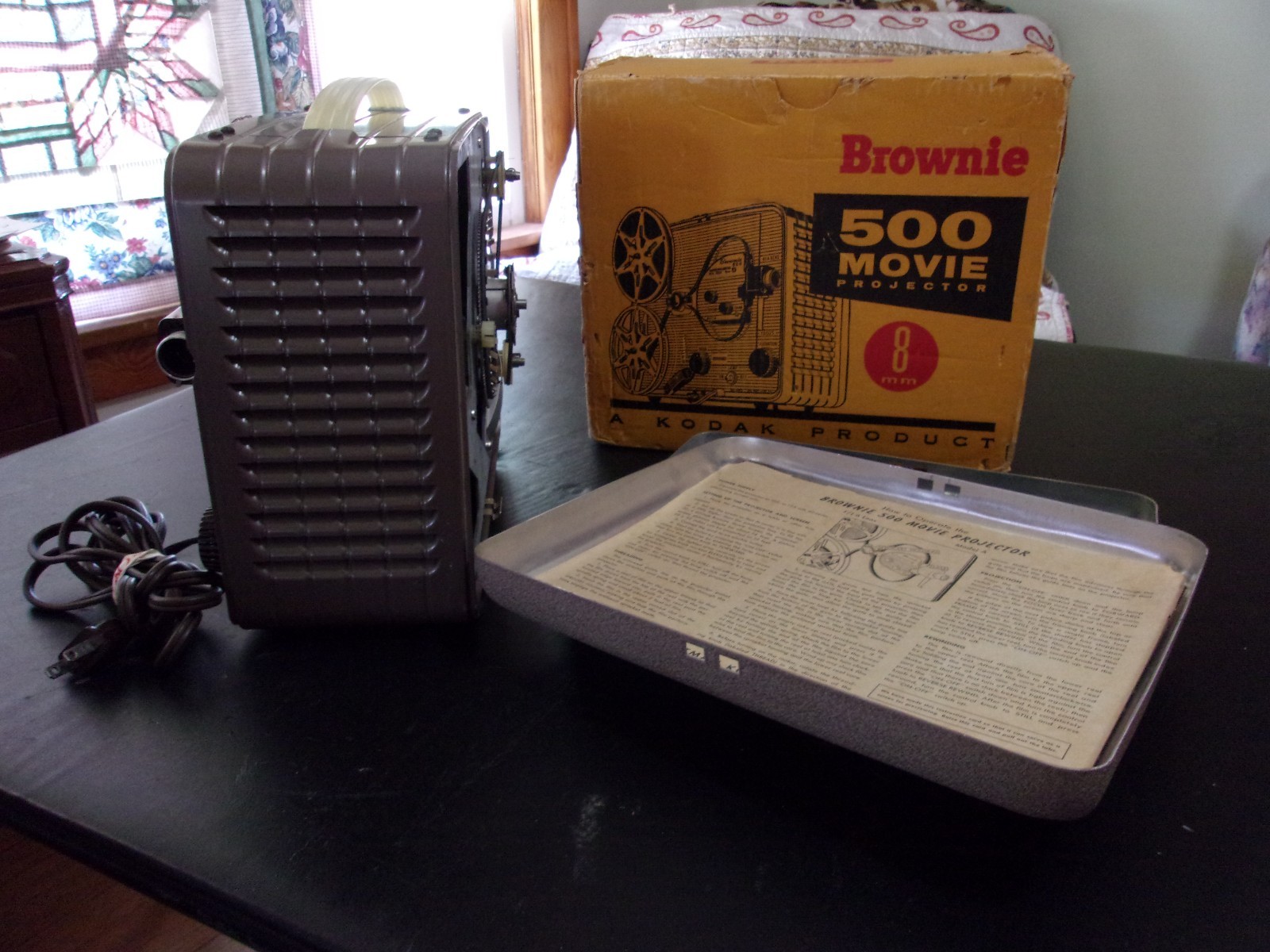 VINTAGE FOR PARTS - KODAK BROWNIE 500 MOVIE PROJECTOR 8 mm W/ ORIGINAL BOX