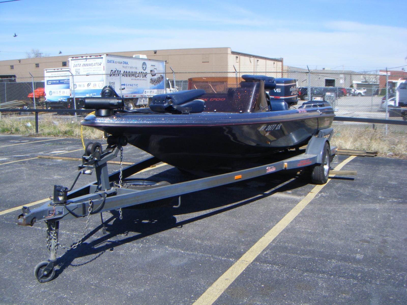 1989 Skeeter SX1700 Bass boat with left hand steering, 150hp Evinrude, Trailer